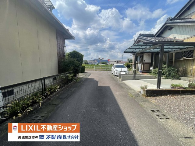 東側道路