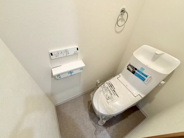 【当社施工事例】きれいをまもるせいけつトイレ♪お掃除はサッとひとふきで完了♪少ない水で、汚れをしっかり洗い流します♪