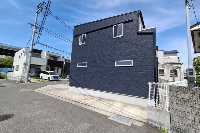 前面道路を含む外観