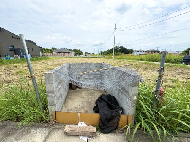 ■?区画　■お好きなハウスメーカーで建築可能です！　■土地面積約90坪！　■南面道路