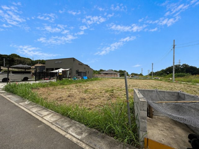 ■?区画　■お好きなハウスメーカーで建築可能です！　■土地面積約90坪！　■南面道路