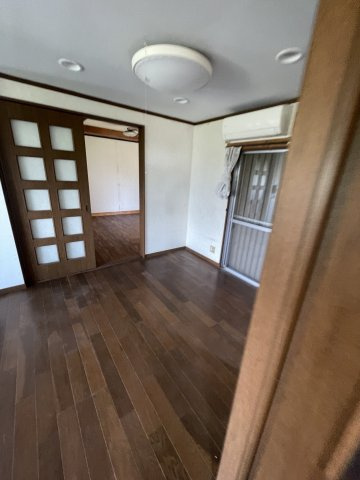 引き戸を開ければ、隣の部屋とつなげて使うことも可能です