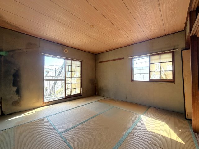 2階の8帖の和室です
