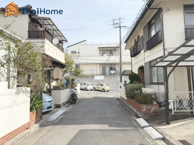 ●年中無休：当日予約可●前面道路は南東側、幅員約4ｍです。坂もなく、通行料も少なく安心の住環境です。