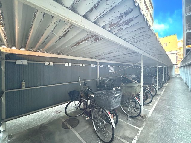 【自転車置き場】最新の空き状況や費用などの詳細は担当スタッフまでお問い合わせください。