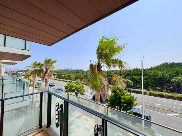 空と街並みを望む眺望が、湘南エリアでの暮らしを実感させます