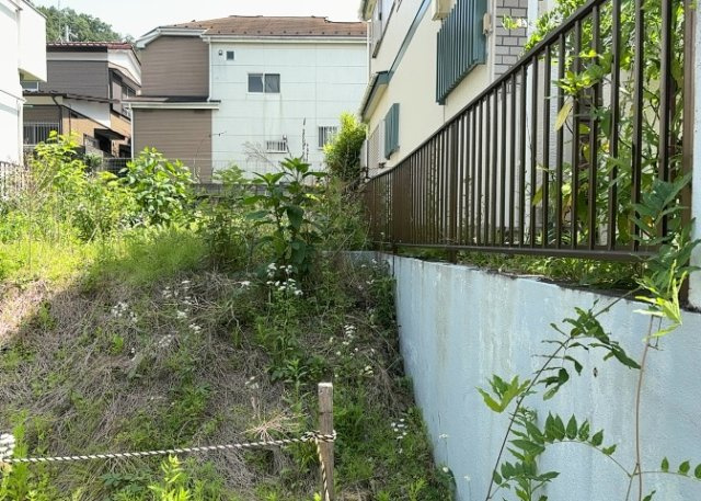 隣家の土地はどうなっているのか、生活利便施設が近くにあるのか、学校まで近いかなど、お客様のライフスタイルにあわせたイメージが重要です。また、近くにあると困る施設が近くにないかも確認するといいでしょう。