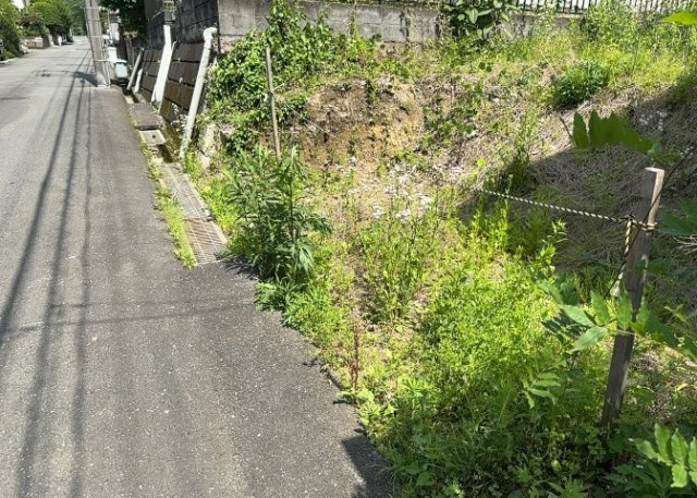 家を建てる前提で土地を探している場合、地盤の丈夫さは譲れない条件の一つです。地盤が脆弱だと追加工事が必要となります。また、過去に地盤沈下や液状化現象を起こした土地は、できるだけ避けた方がいいでしょう。