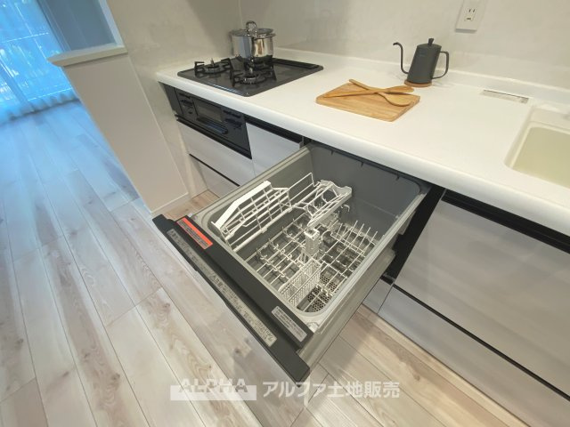 【Food　washing　machine】　◆食洗機◆お子様の面倒を見れる時間が増え時短になります。加えて手荒れも防げてしかも節水が高い為、大変人気があり重宝します。