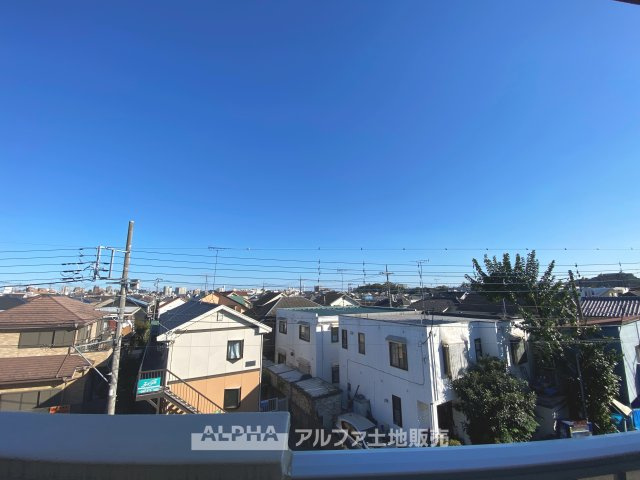 　【眺望】さんさんと降り注ぐ太陽光。手を伸ばせば吸い込まれそうなクリアブルー。過ごせば過ごすほど、環境の良さが分かる街。家族に必要な要素がぎゅっと詰まった素晴らしいお住まいです。