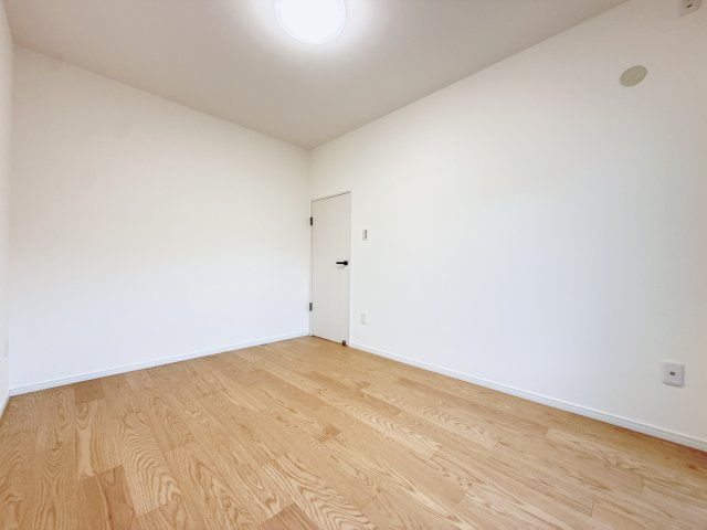 北側洋室の別角度です。