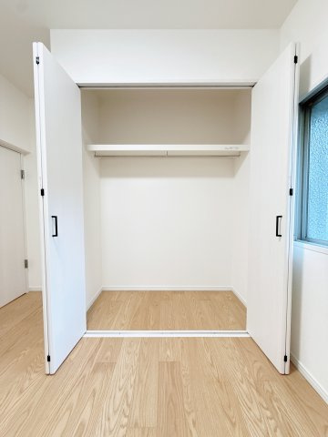 南側洋室の収納です。
