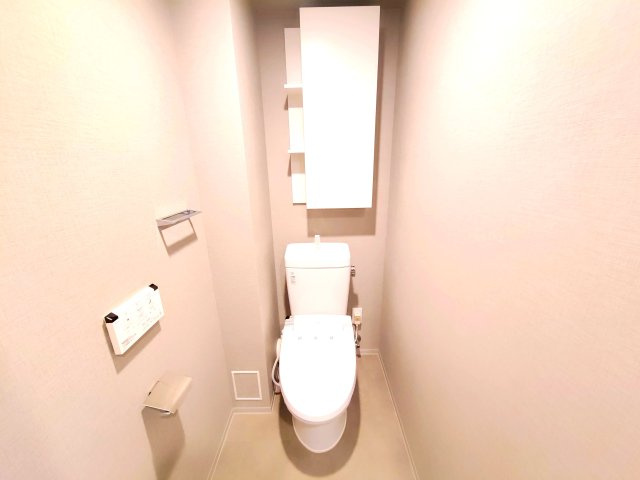 お手入れのしやすい清潔で快適な温水洗浄便座付きトイレです！