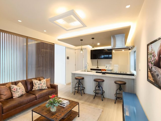【LDK】※CG加工写真。現況優先　家族が自然と集まる、明るく開放的なリビングダイニング。