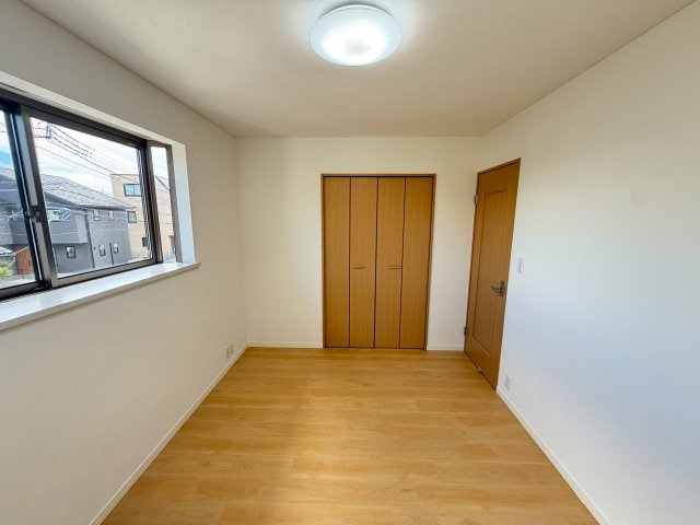 洋室6帖・収納付きで、お部屋がすっきり片付きます。