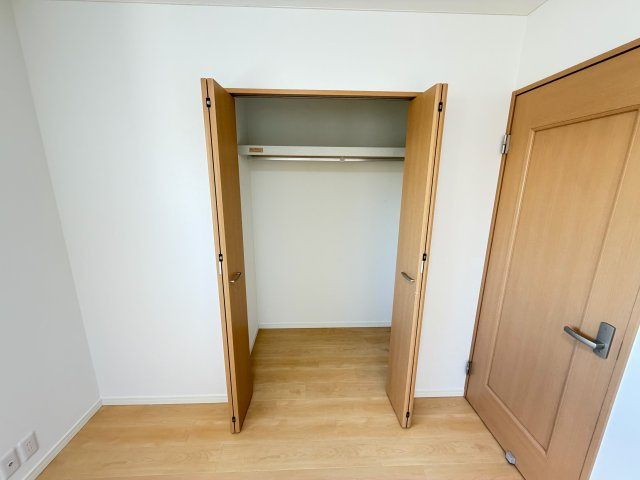 洋室6帖・収納付きで、お部屋がすっきり片付きます。
