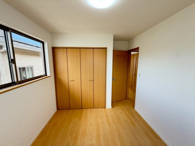 洋室5.2帖・収納付きで、お部屋がすっきり片付きます。