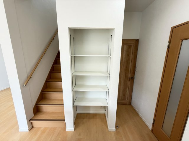 リビング収納付き