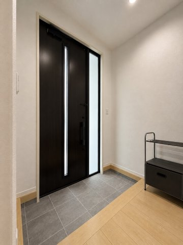 収納もある玄関です