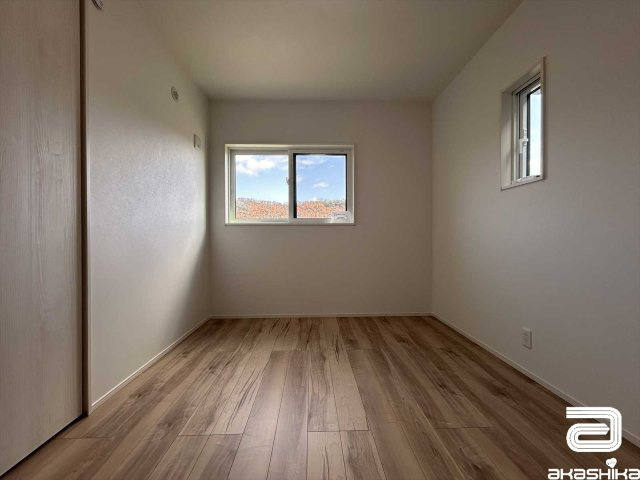 陽光の差し込みや風通りが良くなる2面採光により、快適に過ごせる居室。