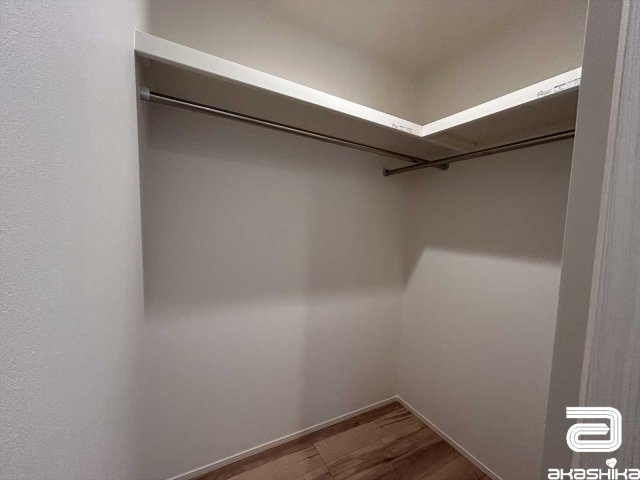 クローゼット付きの居室は、衣装ケースやタンスを置く必要がないので、部屋がすっきり片付きます。