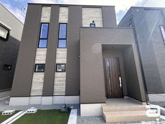 前面道路6m。駐車が苦手な方でも安心して駐車できます。