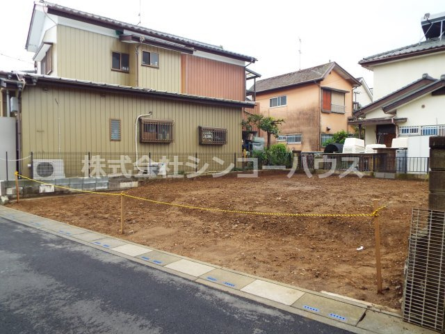スーパーやコンビニ、ドラッグストア等も近隣にあり便利です。