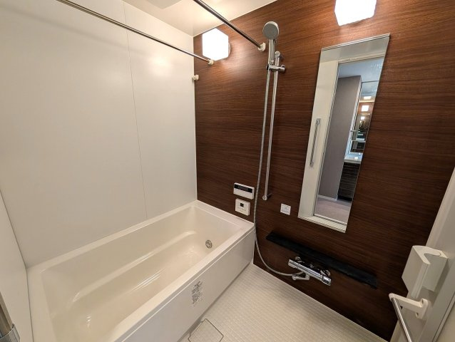 1418サイズのユニットバス。お洗濯物干しにも便利な浴室乾燥機付きです！