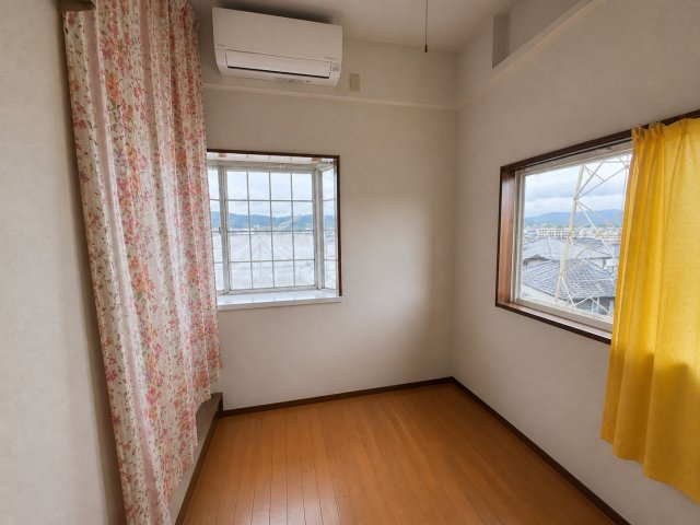 明るい洋室です