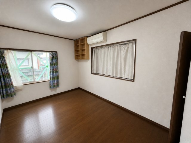 個人の部屋や寝室として使える洋室です