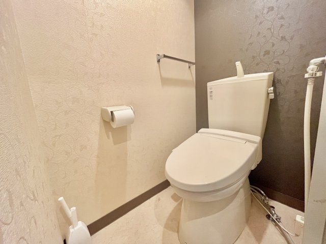 清潔感のあるトイレスペース。