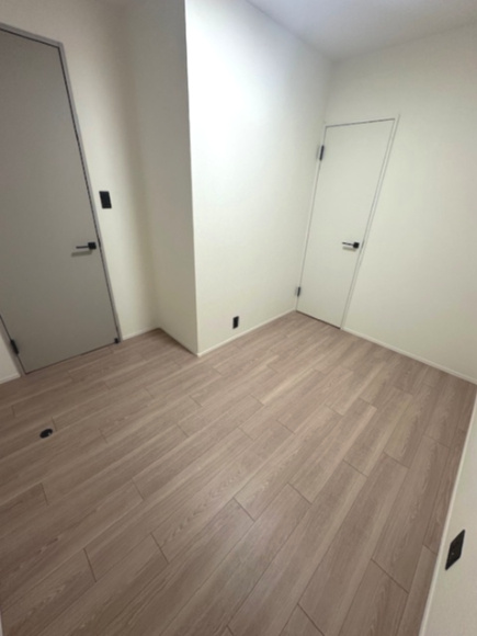 約5帖の洋室！全居室洋室で内装もシンプル。多様なインテリアやレイアウトが楽しめます。