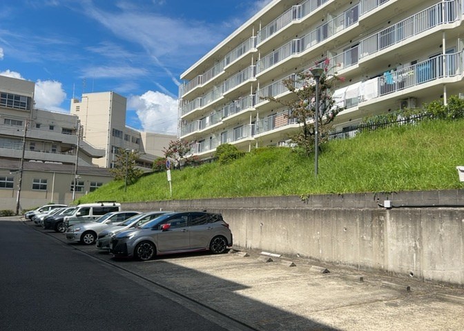 マンションの駐輪場は、事前に空きがあるか確認を取ると安心です。せっかく入居したのに駐輪スペースがない！なんてことになったら大変ですよね。そこで、内見時や購入前にはまず事前に確認しておくと良いでしょう。