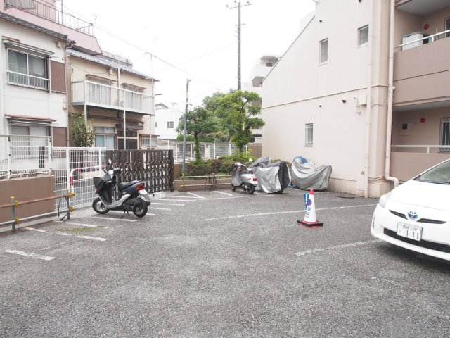 【バイク置き場】