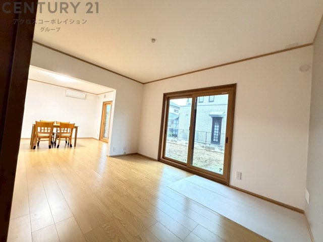 子供部屋…創造性や成長を促す遊びの空間を提供。学習や趣味に集中できる環境を整えます。個別のプライベートスペースは自己表現と自立心を育み、心地よい睡眠環境を整えリラックスできる場所を提供。