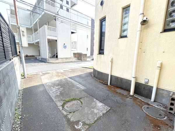 【練馬区西大泉4丁目 診療所付住居 西武池袋線 大泉学園の駐車場】