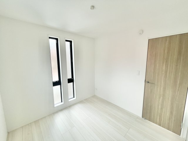 白を基調とした明るいお部屋となっております