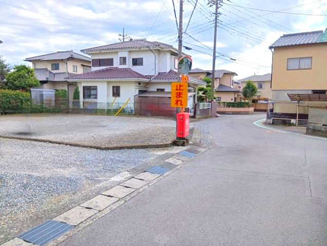 ウェルディ長泉が近くにあります。生活雑貨からレストランまで様々なお店があります。