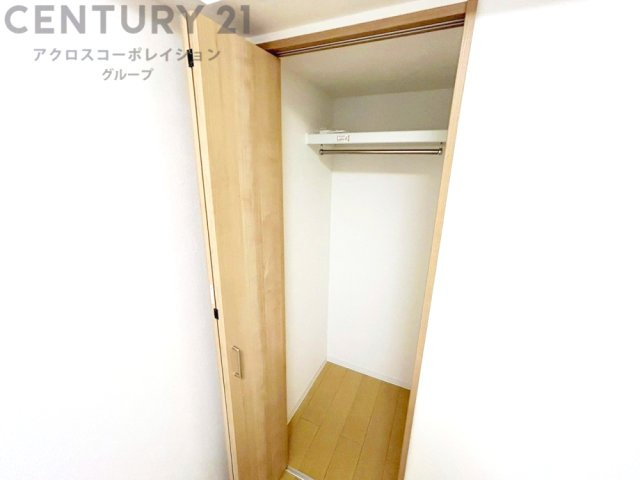 衣類やアクセサリー、小物類の収納が便利で整理整頓がしやすく、部屋の美観を保ちつつ、スペースを最大限に活用できます。衣服のしわやダメージを防ぎ、長持ちさせることができます。
