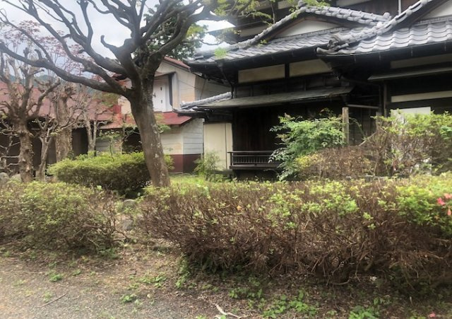 隣家の土地はどうなっているのか、生活利便施設が近くにあるのか、学校まで近いかなど、お客様のライフスタイルにあわせたイメージが重要です。また、近くにあると困る施設が近くにないかも確認するといいでしょう。