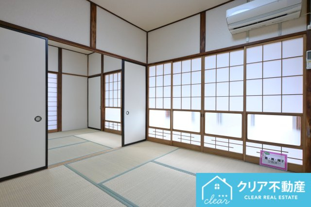 襖を開けると続き間になり、より広々と使えます♪