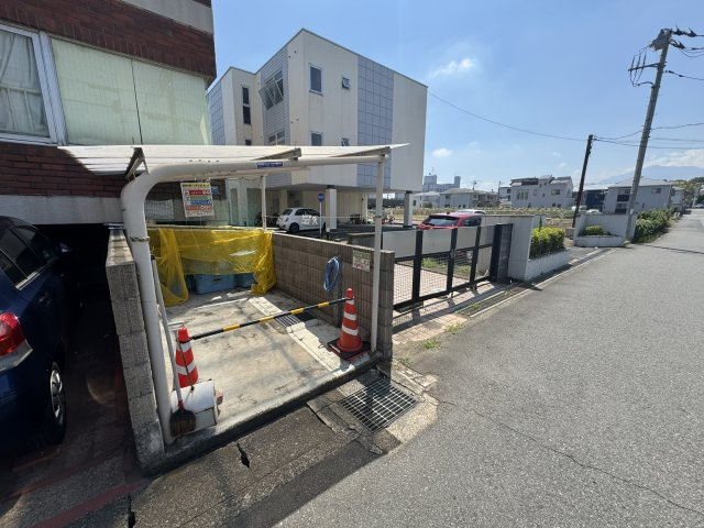 住まう方の暮らしを彩る、開放感ある共用空間が日々に心地よさと豊かさを届けます。