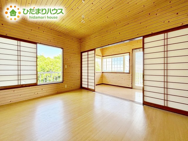 家族一人ひとりの大切なプライベート空間。趣味に合わせて使って頂けるようシンプルに仕上げてあります。暮らし心地を大きく左右する収納を、適材適所に配置し使い勝手を考慮しました。