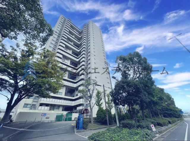 856戸の多くの居住者が日々の生活を送るための機能的な空間を提供しています♪