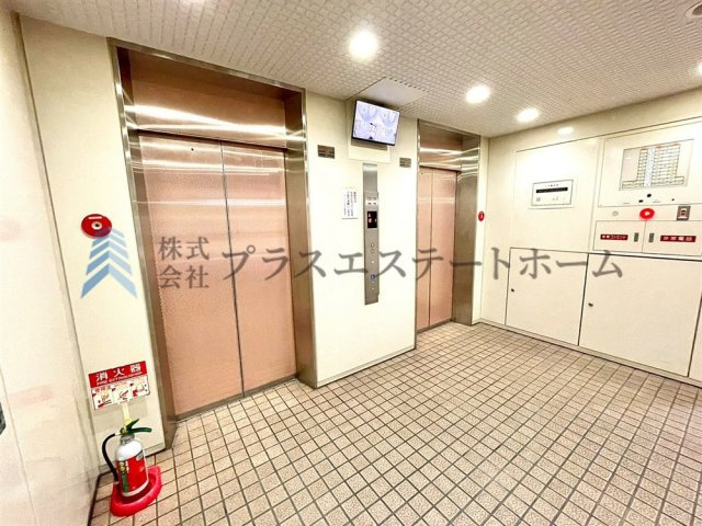 忙しい朝もエレベーター2基完備♪