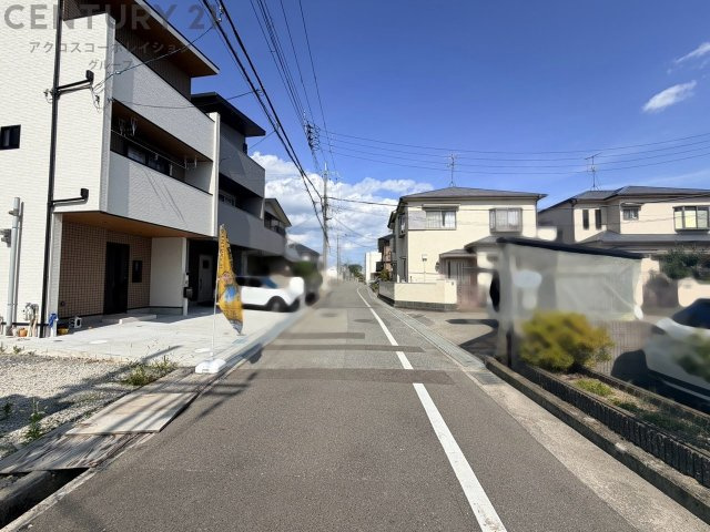 久代幼稚園、川西南保育所、川西南中学校などの教育施設がすべて徒歩10分圏内に揃っています。