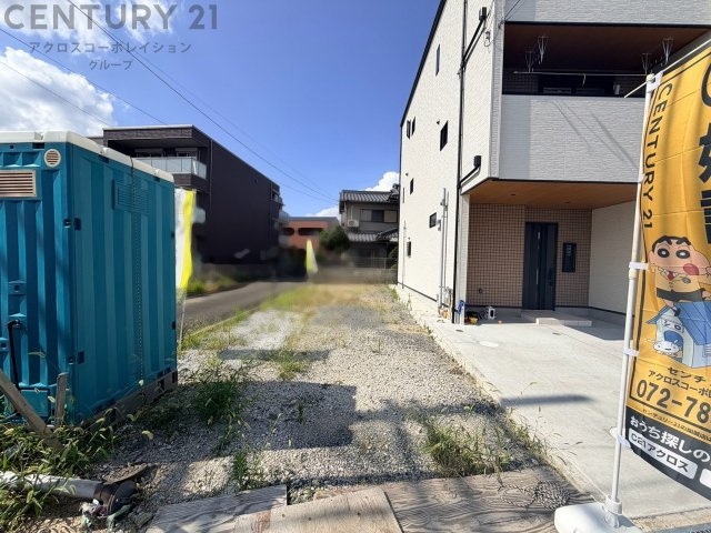 稚園、川西南保育所、川西南中学校などの教育施設がすべて徒歩10分圏内に揃っています。公園や広場が多く、子育て世帯が落ち着いて暮らせる環境が整っています。