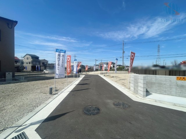 【前面道路含む現地写真】　全面道路幅員4.7mにつき、車の出し入れもスムーズ◎