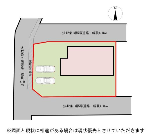 開放感のある3方向角地に位置し、駐車場は嬉しい3台並列が可能！ご家族のお車はもちろん、ご友人が遊びに来た際もスムーズに駐車でき、来客時も安心して迎えられるゆとりある敷地です。