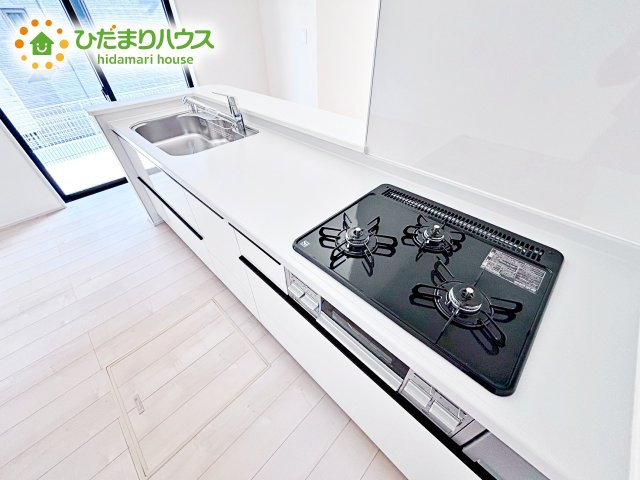 3口コンロと収納豊富なキッチンで、ママの毎日のお料理もはかどります☆